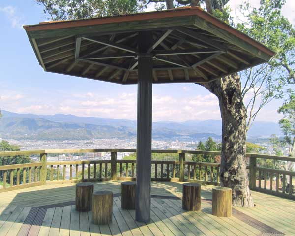 こんこん山広場の休憩所